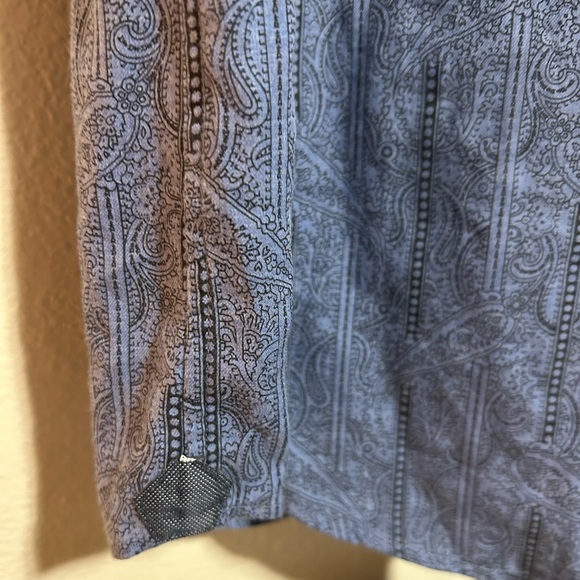 Cremieux Classics- soft blue color with paisley pattern& lines- size l - Picture 4 of 9